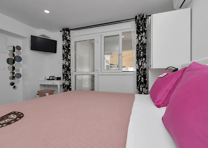 Luxurious Jube Makarska